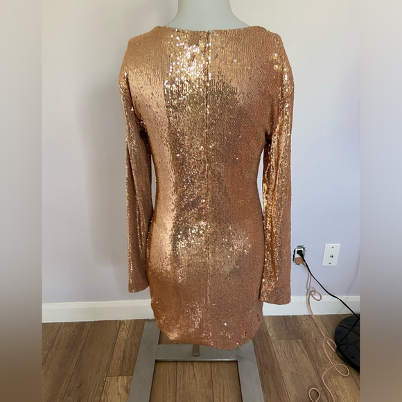 Gold sequin dress ⚜️ - Picture 2 of 5